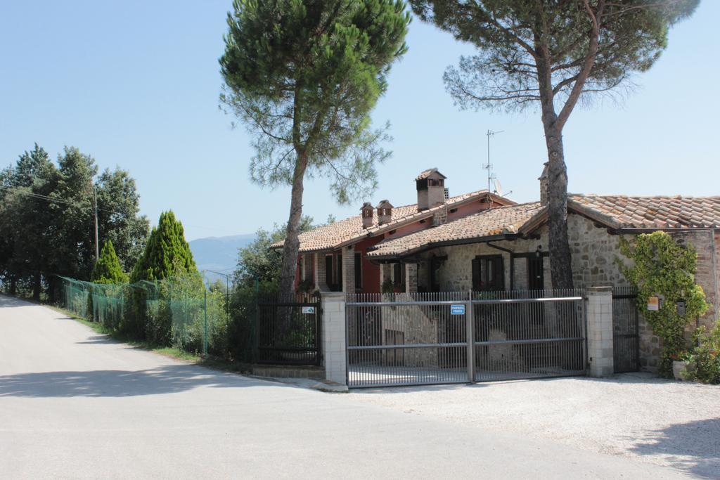 Società Agricola F.lli Angelucci Cannara Exterior foto