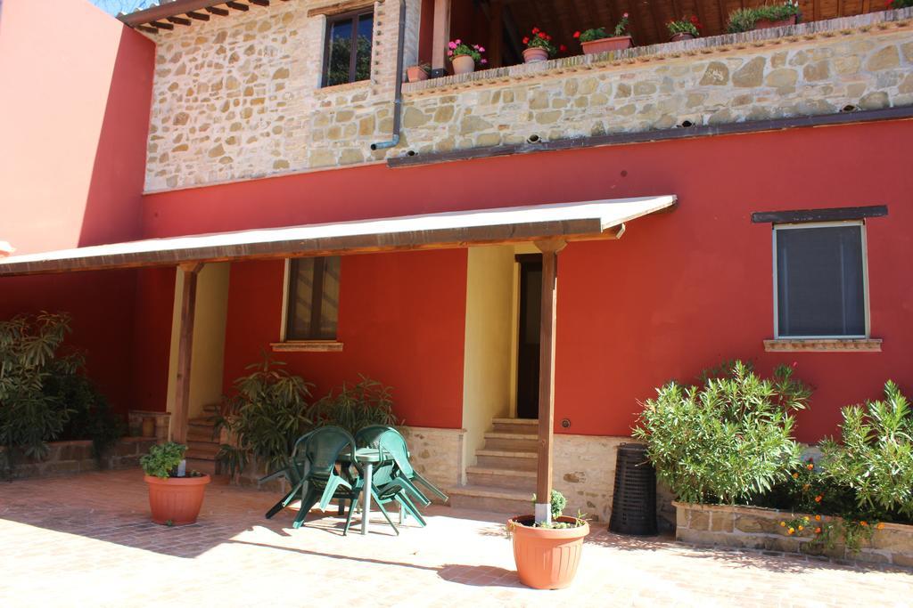 Società Agricola F.lli Angelucci Cannara Exterior foto